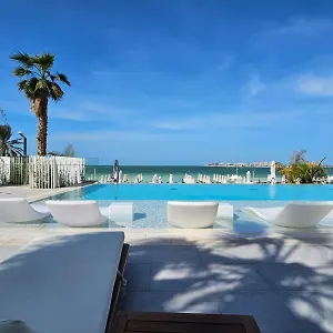 la-vie-jbr-sea-view-with-beach-access-happy-holidays-lux.dubaihotelsoffers.com/